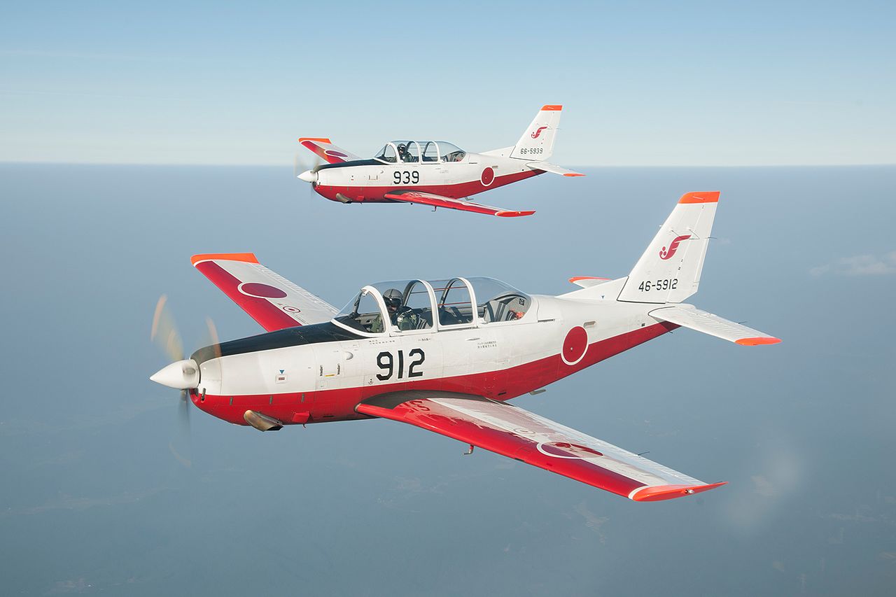 日本空中自卫队战斗机训练视频,日本富士直升机