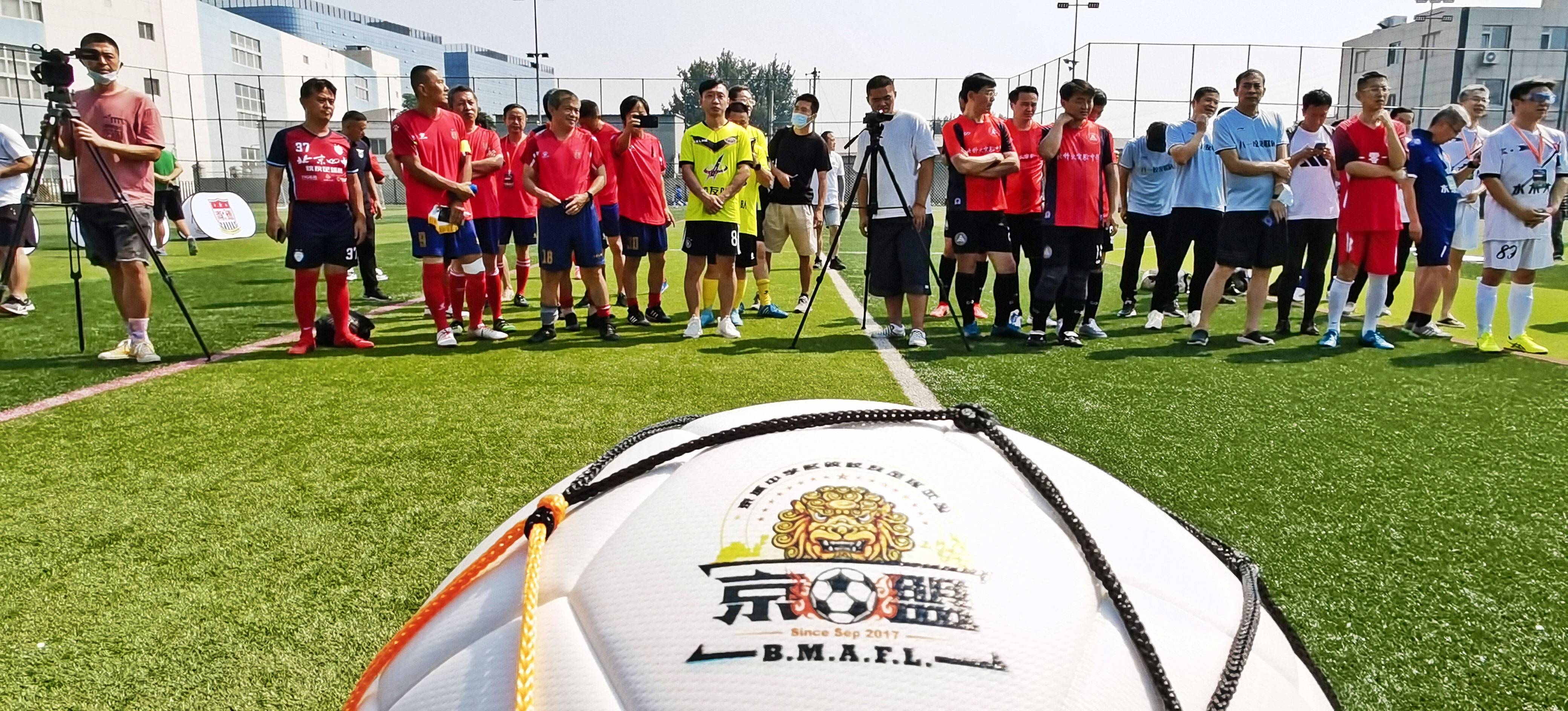 精彩足球不停步,足球要从孩子成长关键期抓起