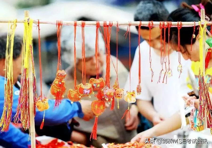 小学六年级关于端午节的英语作文,端午节是中国的传统节日的英语