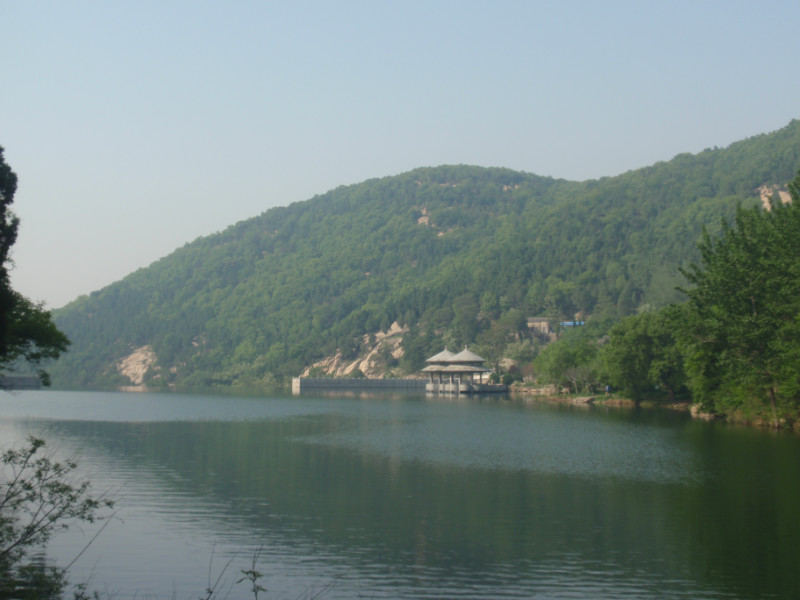 泰山扇子崖西边是傲来峰吗,泰山西麓