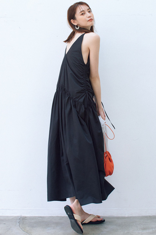 到了仲夏才发现，全身穿黑更适合，优雅冷静还不会显黑