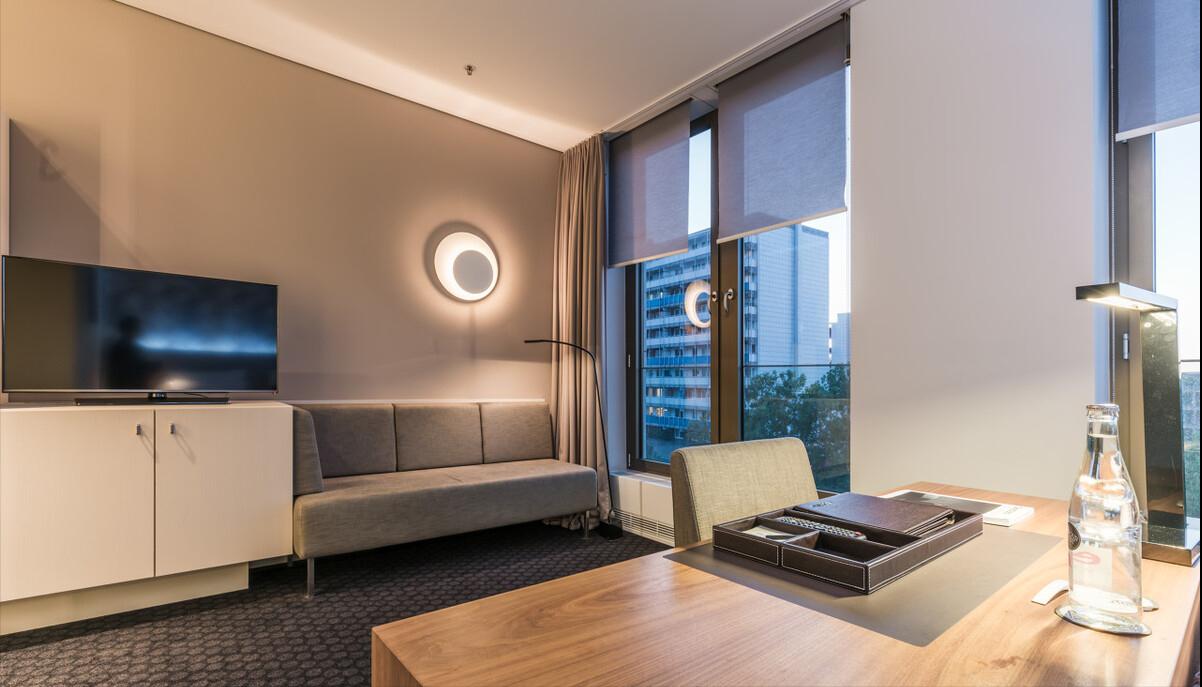 情侣酒店里的床是什么床,酒店情侣房有哪些东西