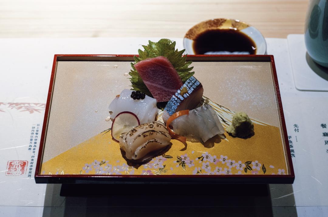 配备一星米其林黑珍珠餐厅,比米其林黑珍珠高端的餐厅