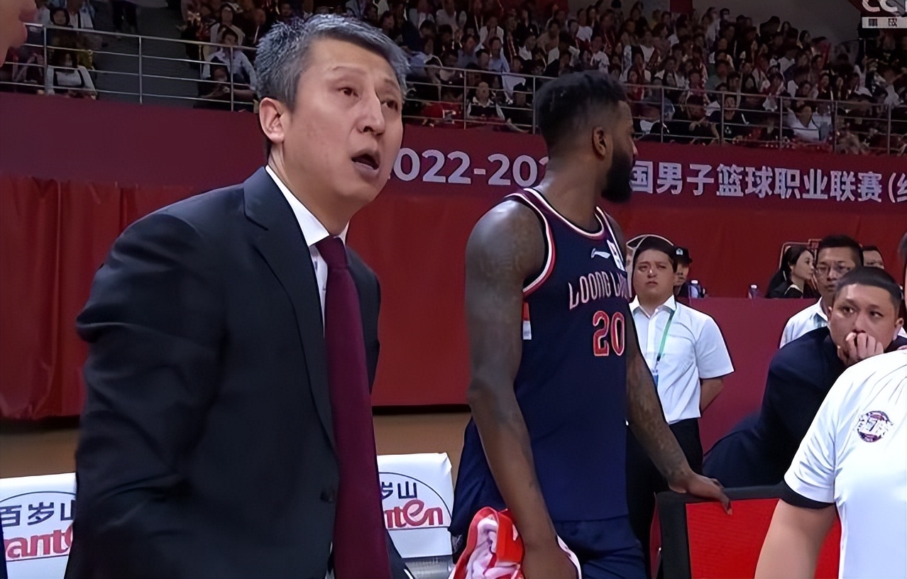 吴前半场疯砍22+6，郭士强奇兵在手，龙狮逆转有望