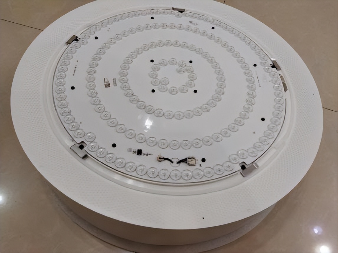 极米吸顶灯投影仪真实测评,极米投影仪神灯评测