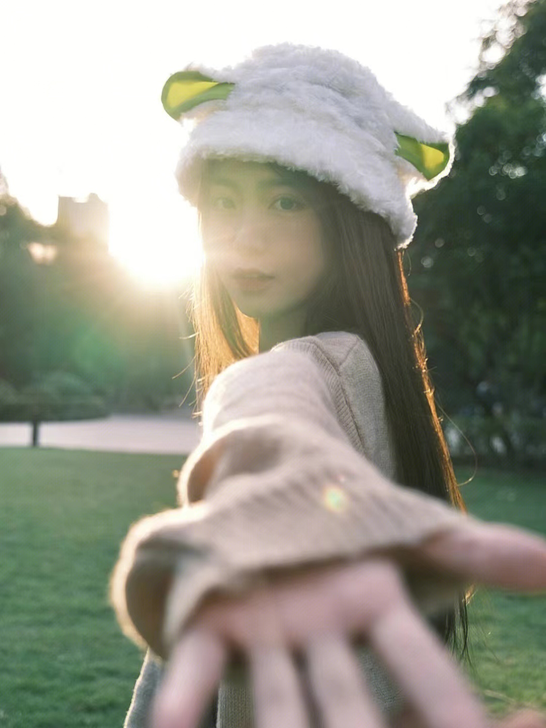 冬天在户外怎么拍照姿势好看,秋冬季拍照姿势技巧风景