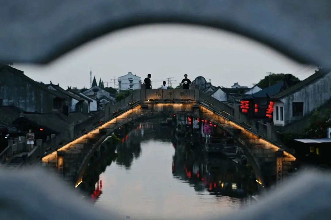 小布摄影团丨魔都夜生活的N种打开方式，快收藏起来→