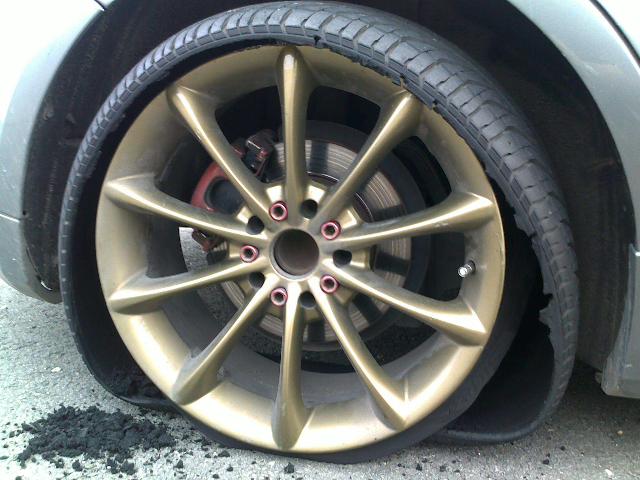 车上亮的八种灯请注意停车,车上这几种灯亮起赶紧停车检查