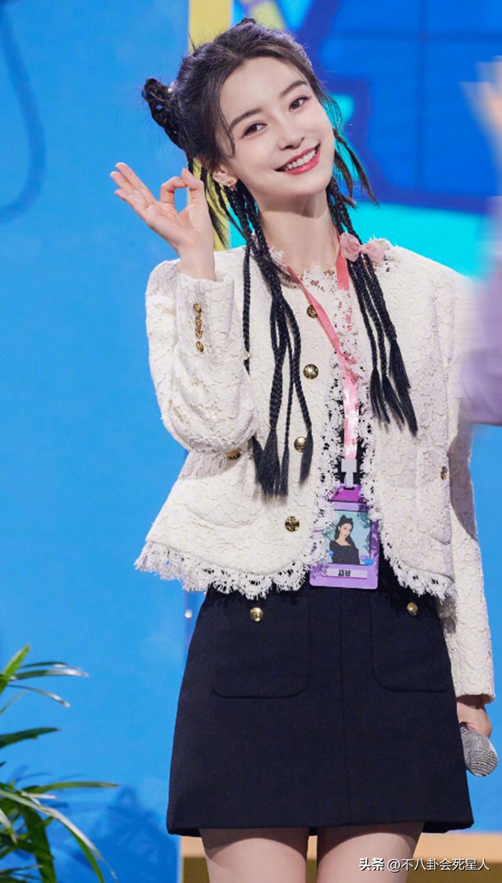 戴牙套是双刃剑：毛不易拯救一口烂牙，刘雯、肖战却变难看了