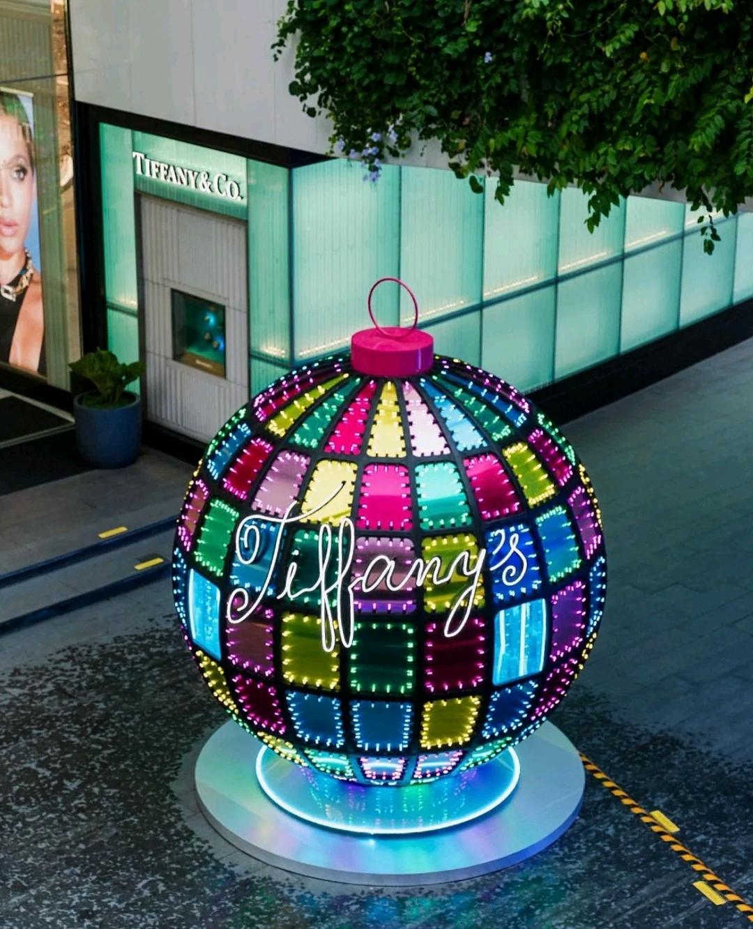 奢侈品秀场设计经典,奢侈品门店圣诞装扮