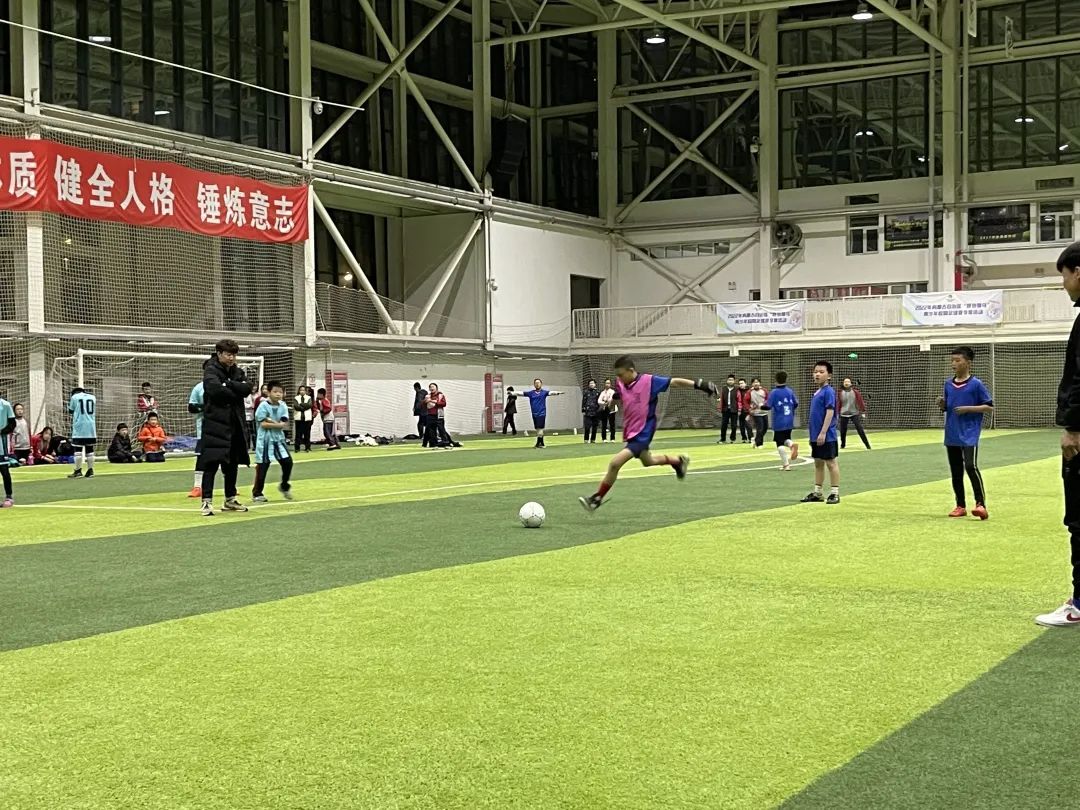 驰骋绿茵球场圆中国足球梦,包头铁路实验小学校长杯足球联赛