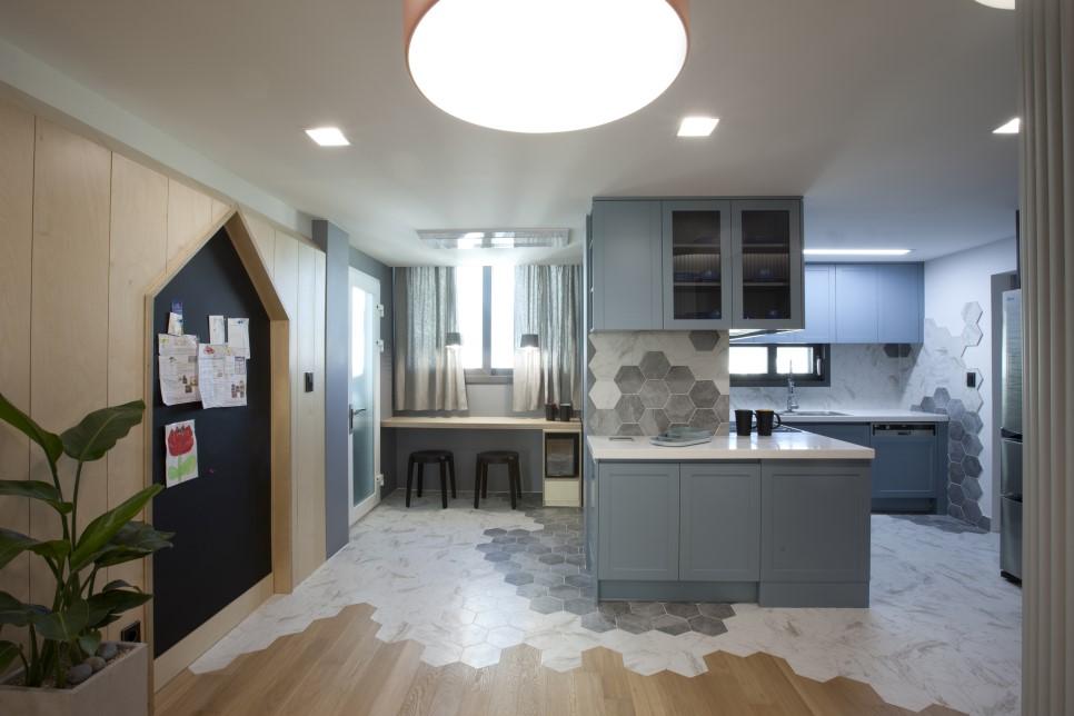 客厅电视背景墙做成收纳柜,小户型不做电视柜如何增加收纳