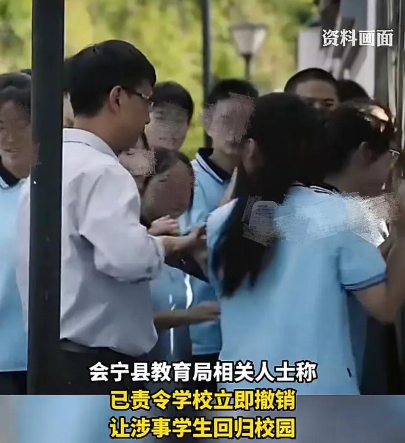 官方回应女学生卖油饼被退学,高三学生卖油饼被学校开除