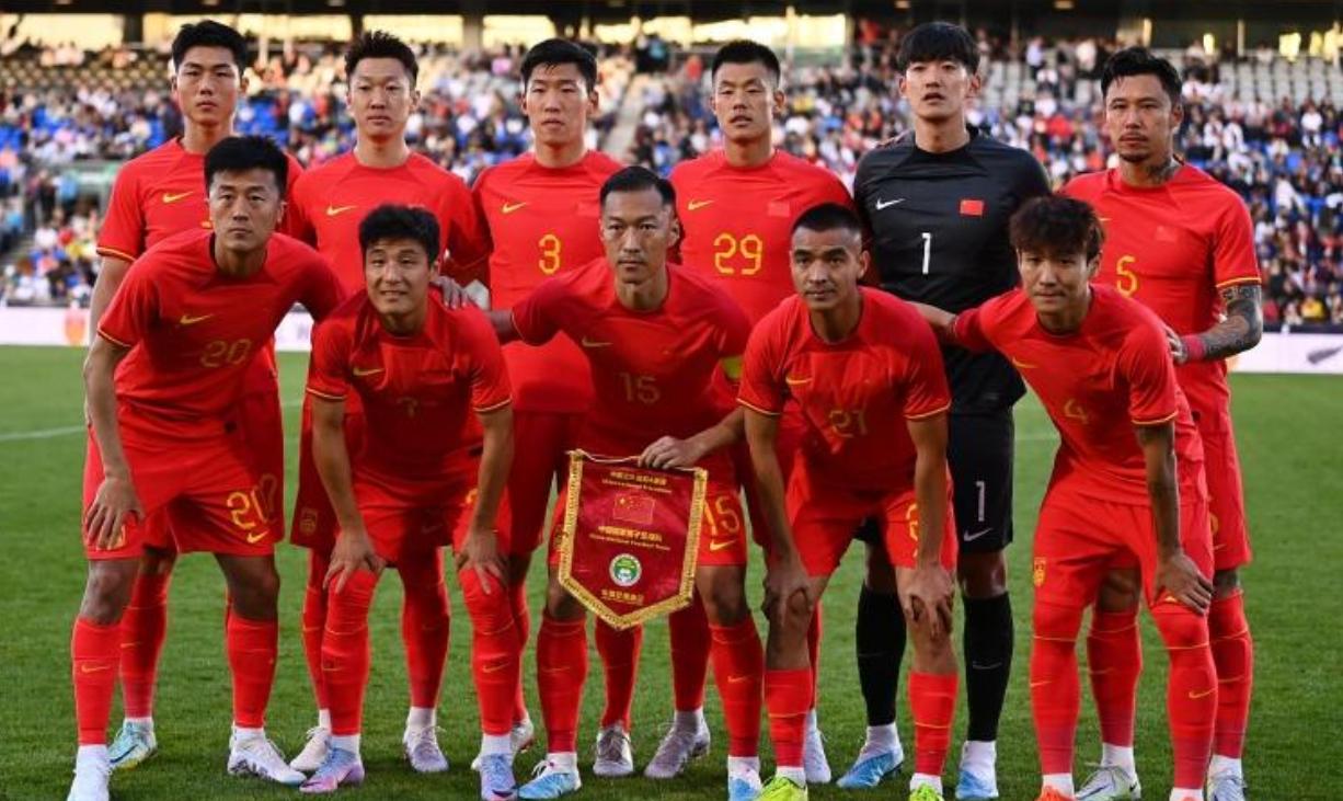 国足1:1澳大利亚颜骏凌失误,国足0:6威尔士颜骏凌近距离扑救