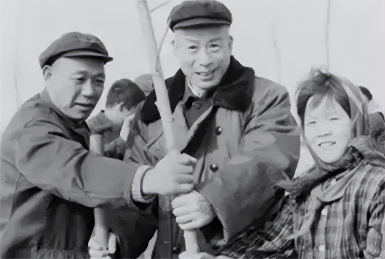 78年，他调任北京市委书记，向*国锋华**抱怨：我在天津屁股还没坐稳