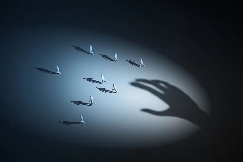 免税代购300元拉大学生“下水”？团伙每天成交几十万…有人*私走**判十年