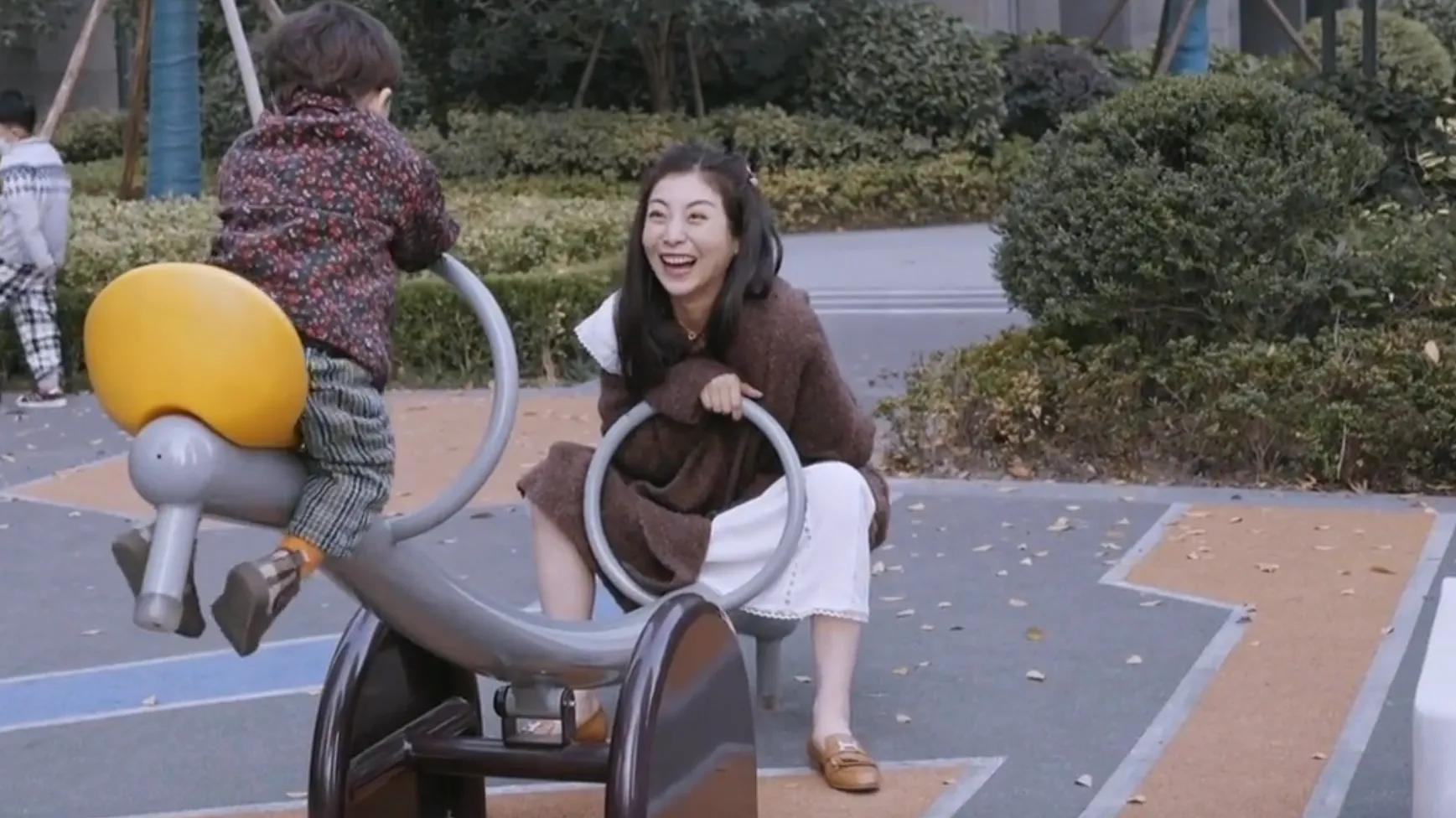 女模特10万元养三胞胎,30岁女模特生下三胞胎