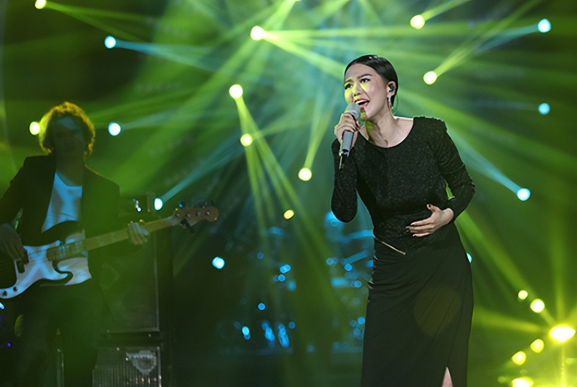 谭维维晚会唱功遭质疑,超女谭维维与尚雯婕现状