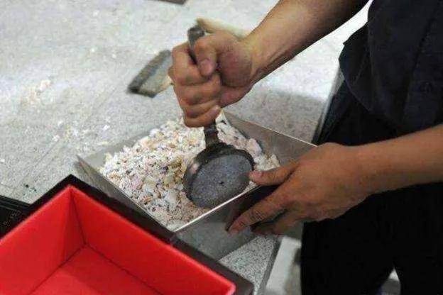 人火化后骨灰为什么那么少,火化后的骨灰真的是骨灰吗