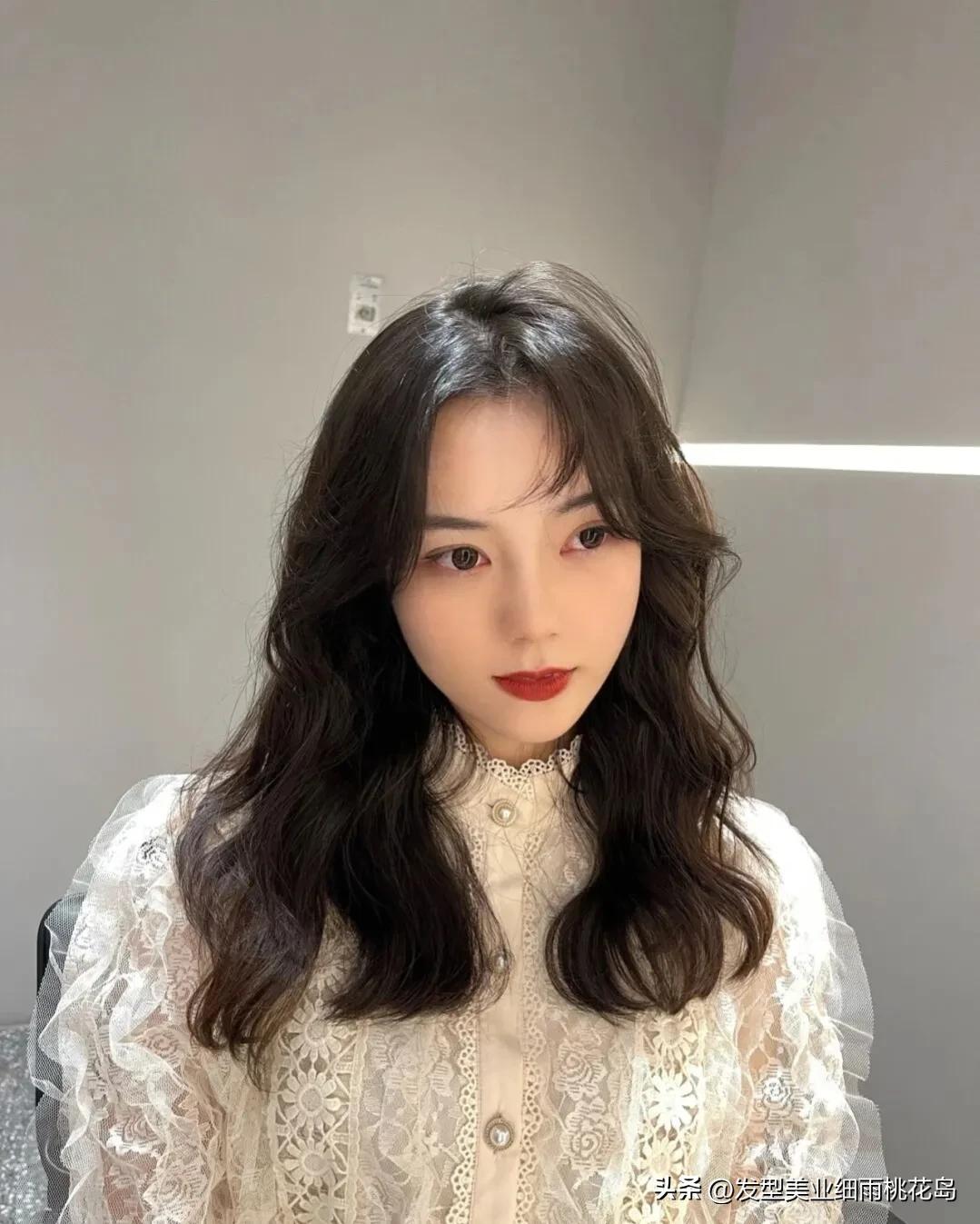 美感十足的中长发烫发,中长发烫发什么类型好看