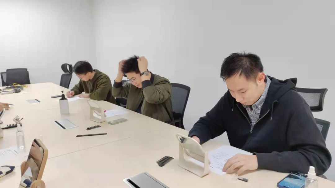 发型乱了也不影响臭美,发型乱了不要紧