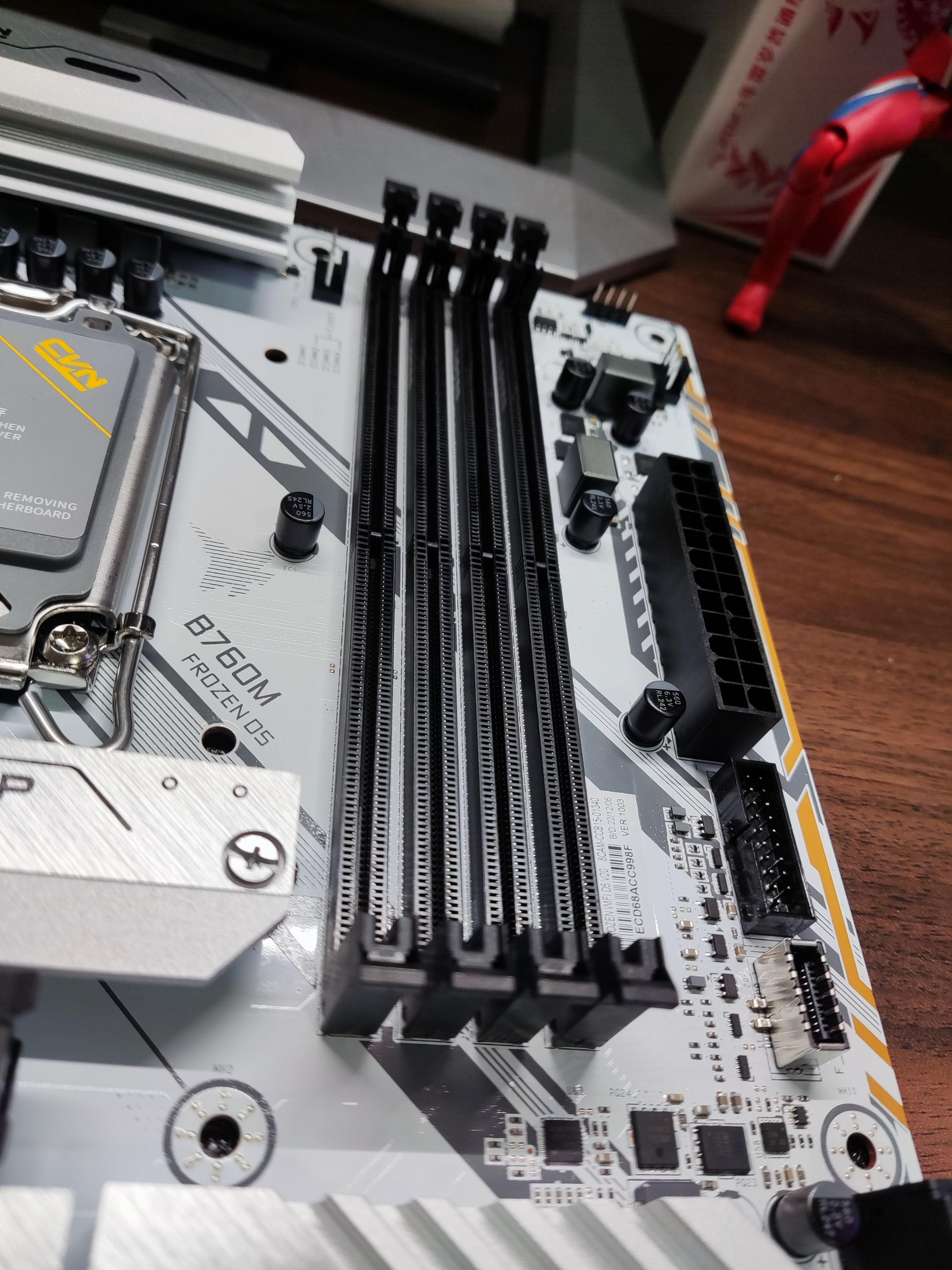 新年新气象：冬日漫漫，我给自己装了台纯白色的新电脑