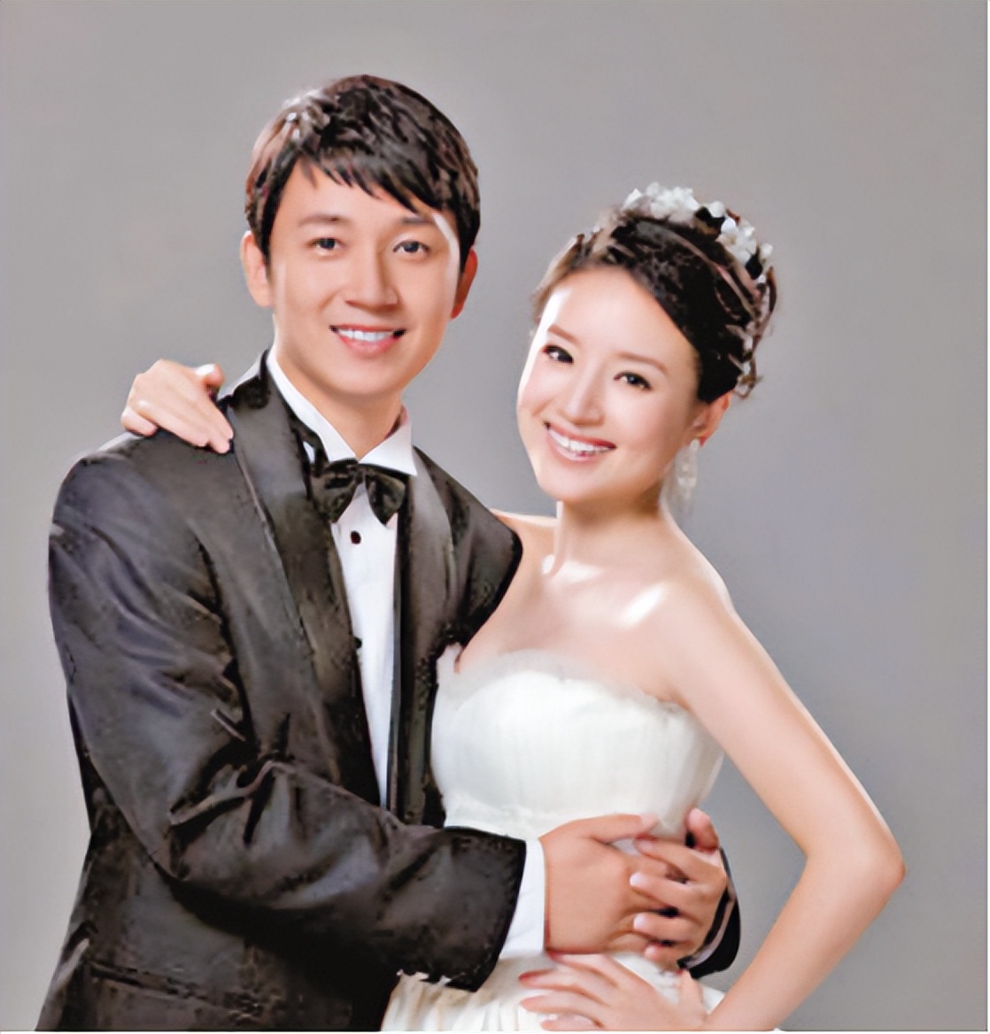 董洁身穿瑜伽裤亮相直播间,43岁董洁穿瑜伽服直播带货视频