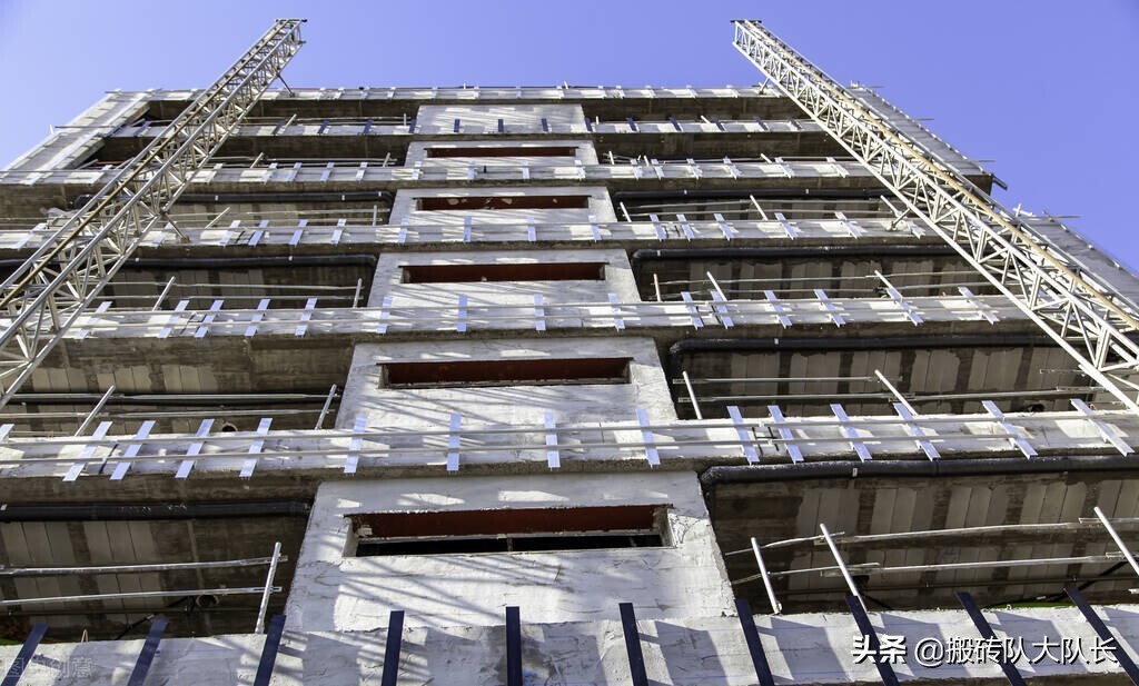 开发商躺平！建筑行业内卷！2022年后半年，行业发展有无转机？