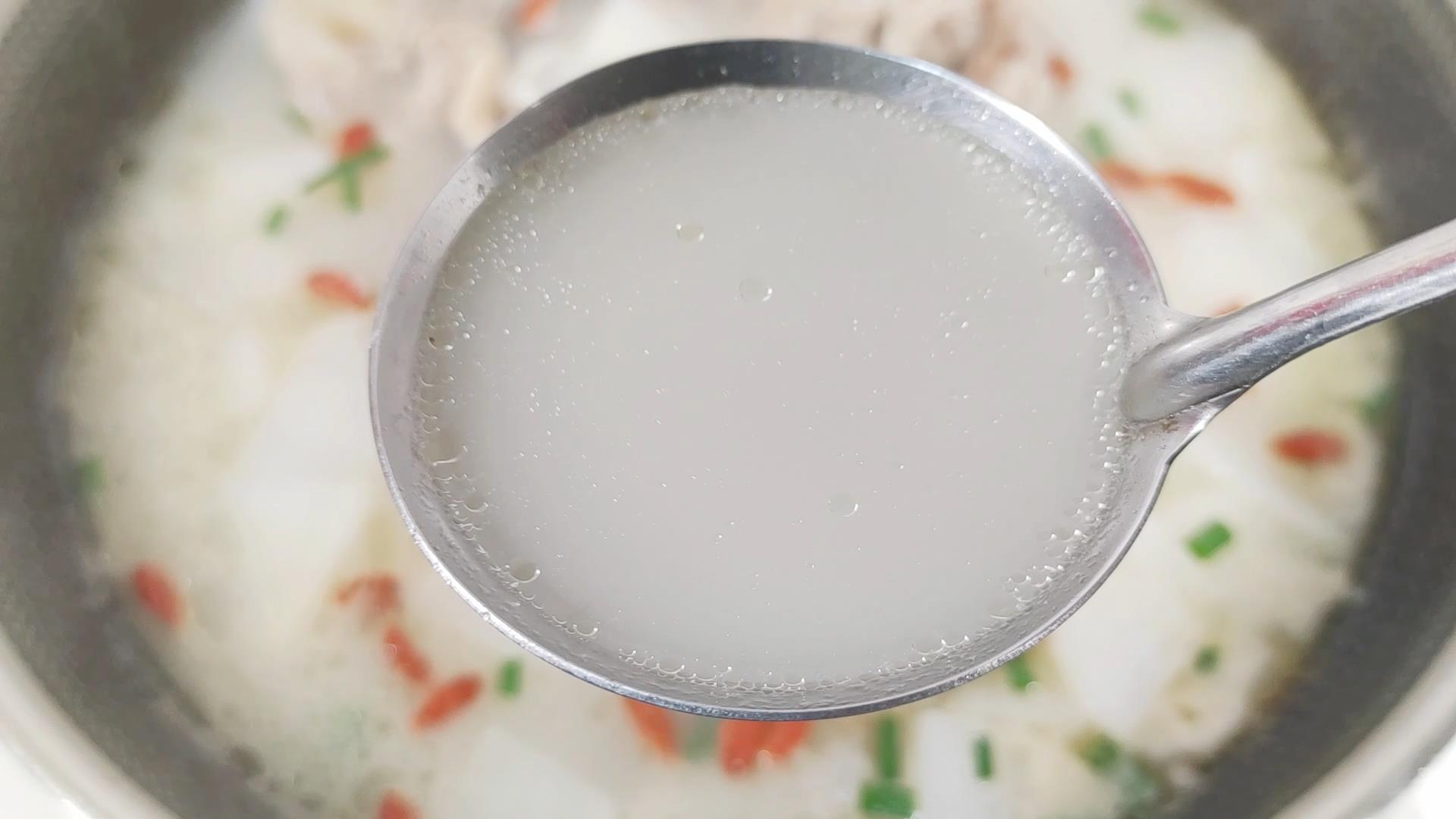 炖骨头汤牢记两放2不放的诀窍,炖大骨头汤的正确方法