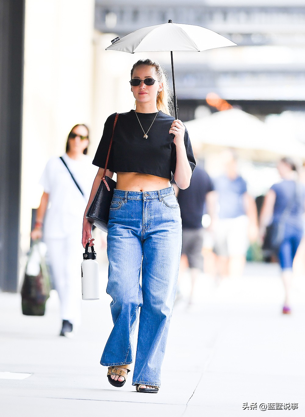 外国美女穿牛仔裤大全,欧美明星牛仔裤怎么穿好看