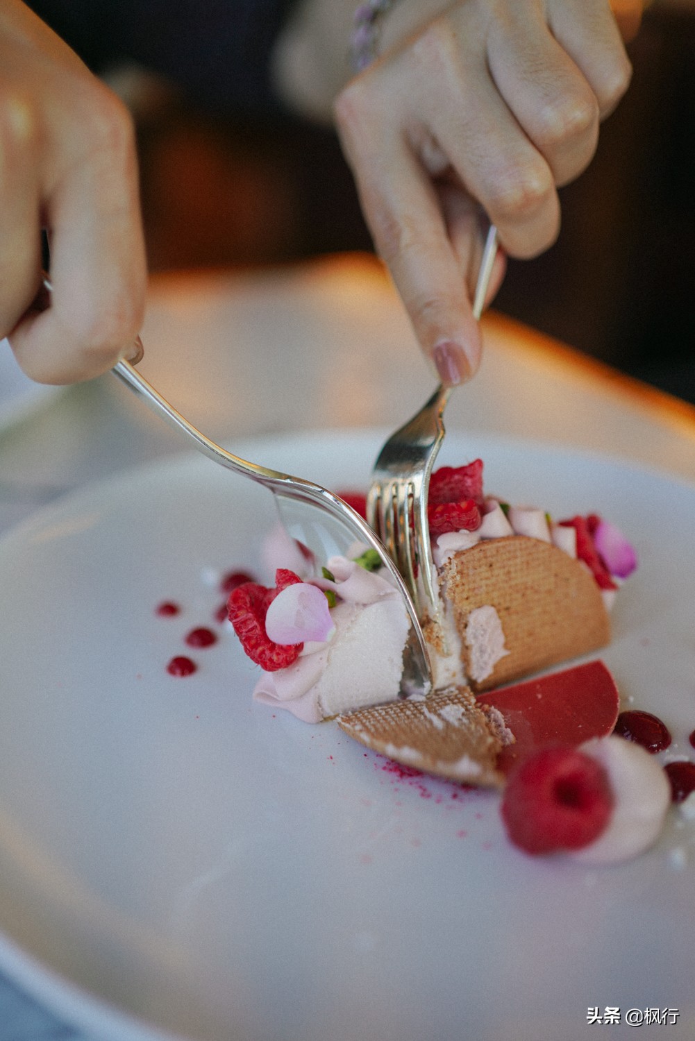 鏂囧崕涓滄柟閰掑簵娉曢,鏂囧崕涓滄柟閰掑簵鏃ュ紡椁愬巺
