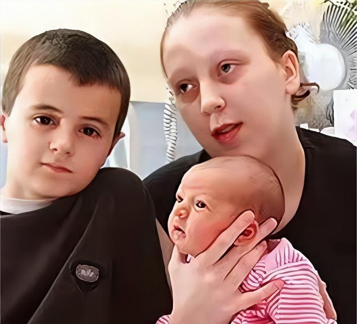 13岁英国男孩喜当父亲事件,13岁英国少年喜当爹多年后结局