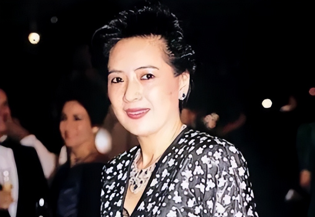 宝咏琴离婚时多少岁,宠夫大结局