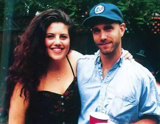 莱温斯基克林顿照片,莱温斯基22岁时照片