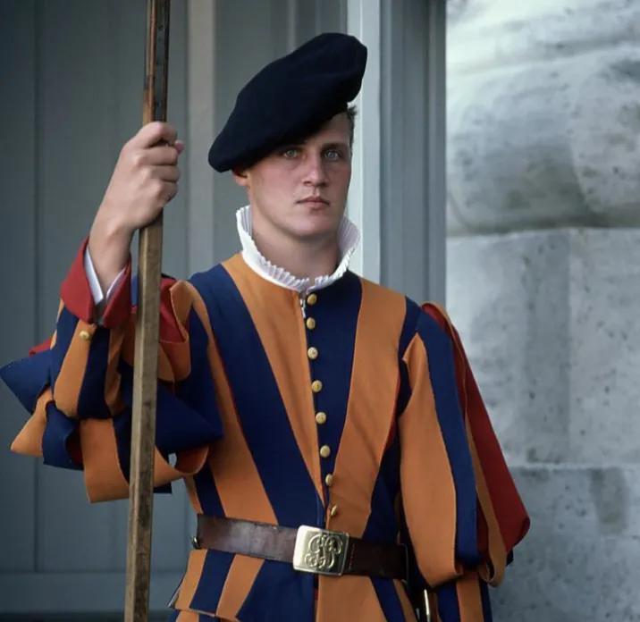 梵蒂冈世界上最小国家排名,最小国家梵蒂冈多少人