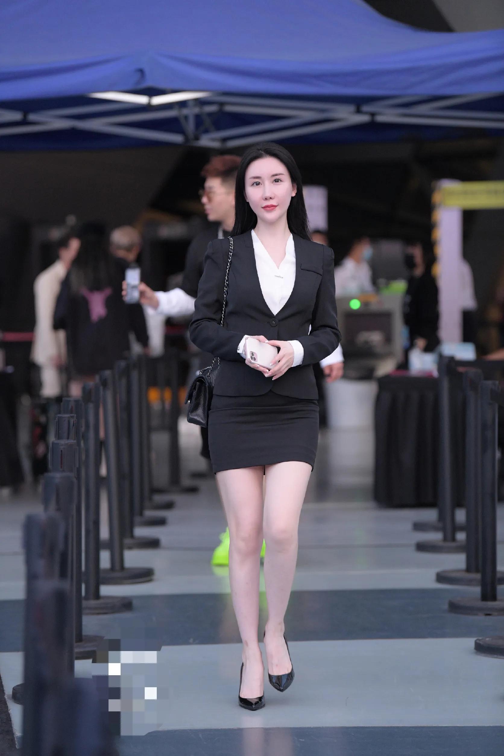 职业装女性套装怎么穿减龄,职业装女性时尚潮流高端