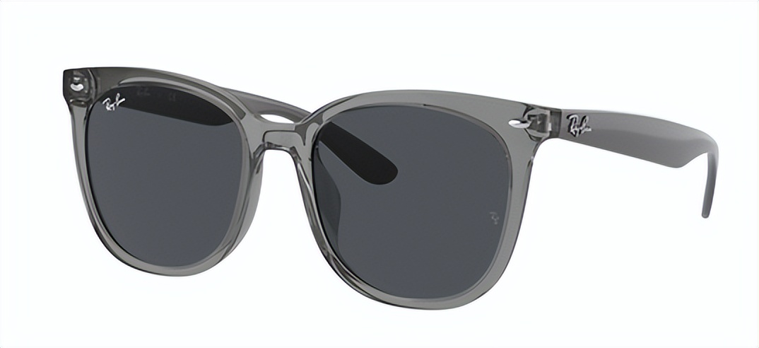 雷朋宣布刘雨昕出任大中华区品牌代言人