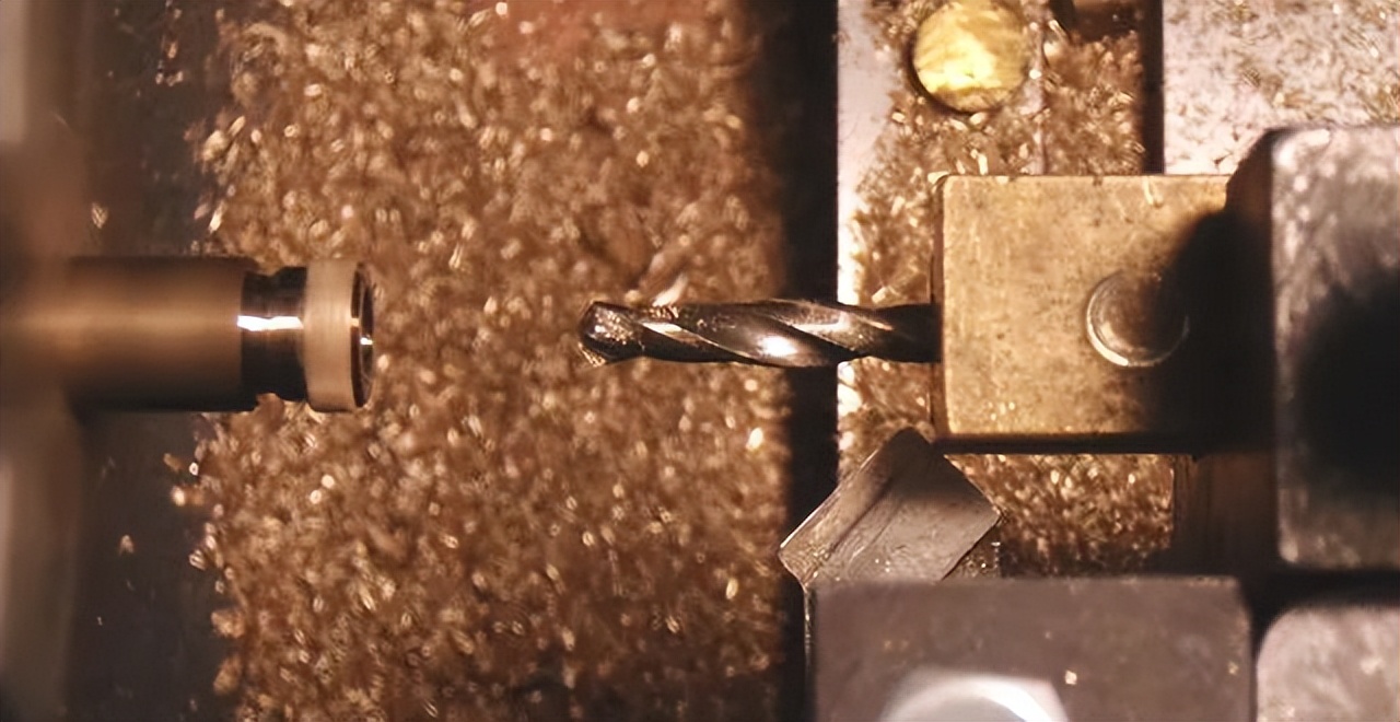 乌克兰知名莫尔斯电键工匠Yury（UR5CDX）在俄乌冲突下重启销售