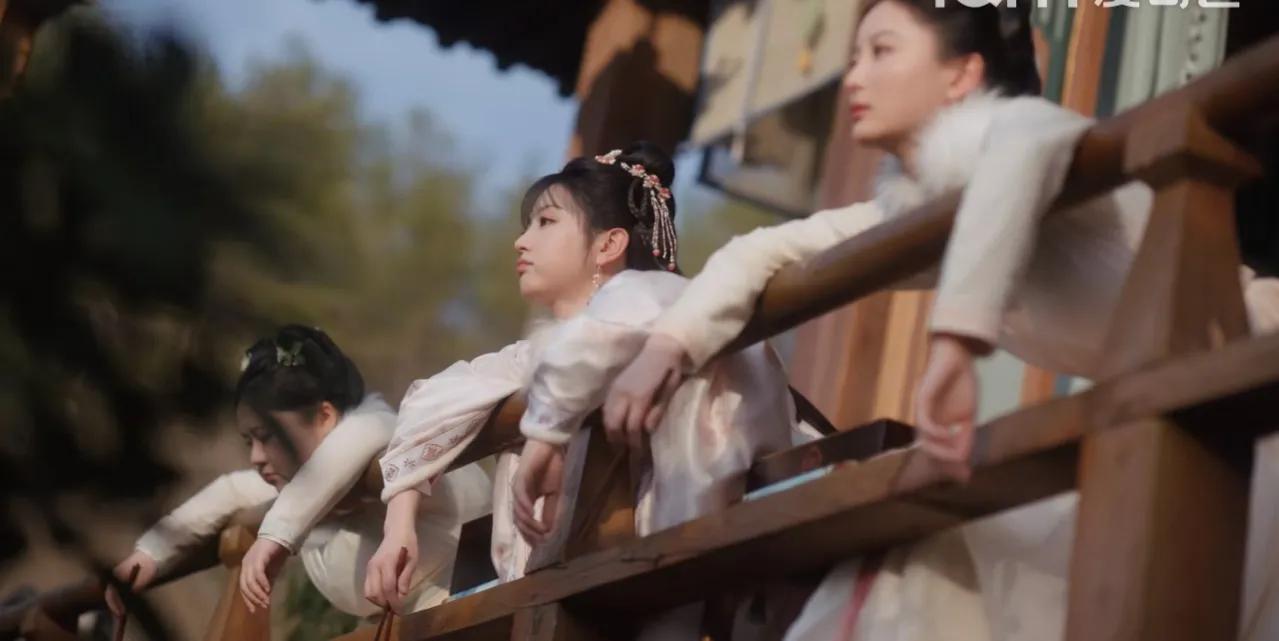 卿卿日常衣服图片,卿卿日常的红色系衣服