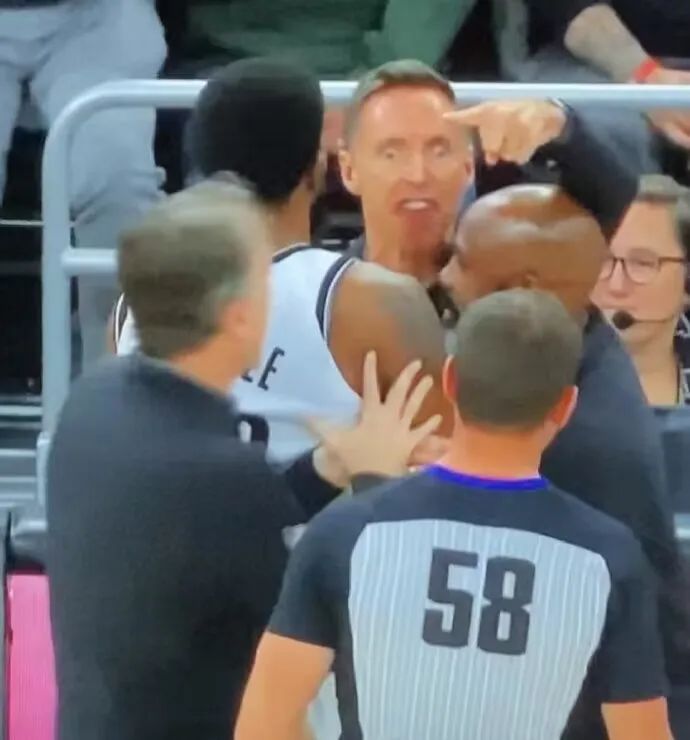 逗妹吐槽：莱万原来是想拿欧联冠军？这在拜仁确实做不到