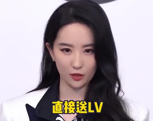 刘亦菲豪气送奢侈品,对自己却将抠门进行到底!她对自己有多抠?