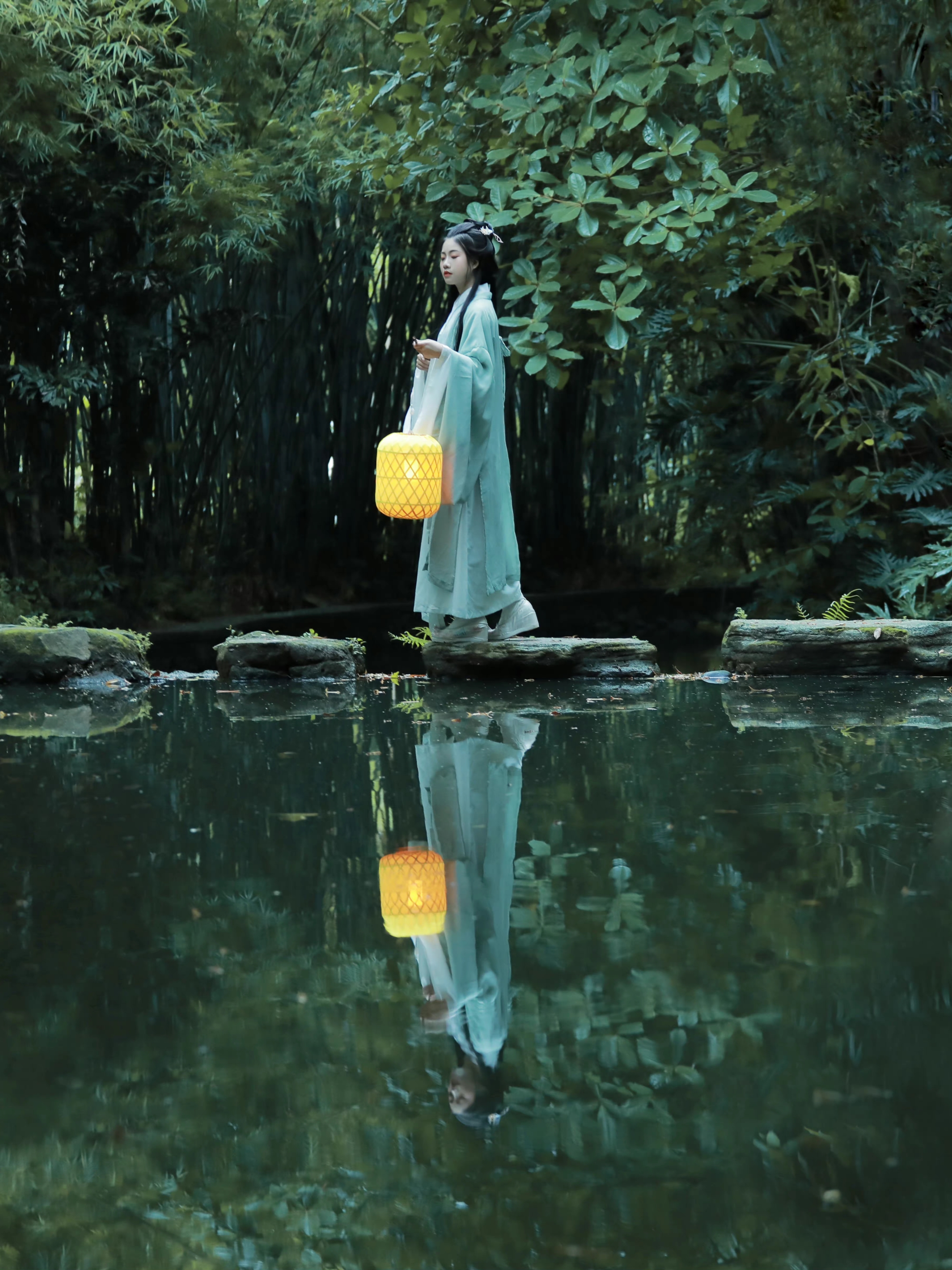 一眼望去相思意，眉间心上都是你