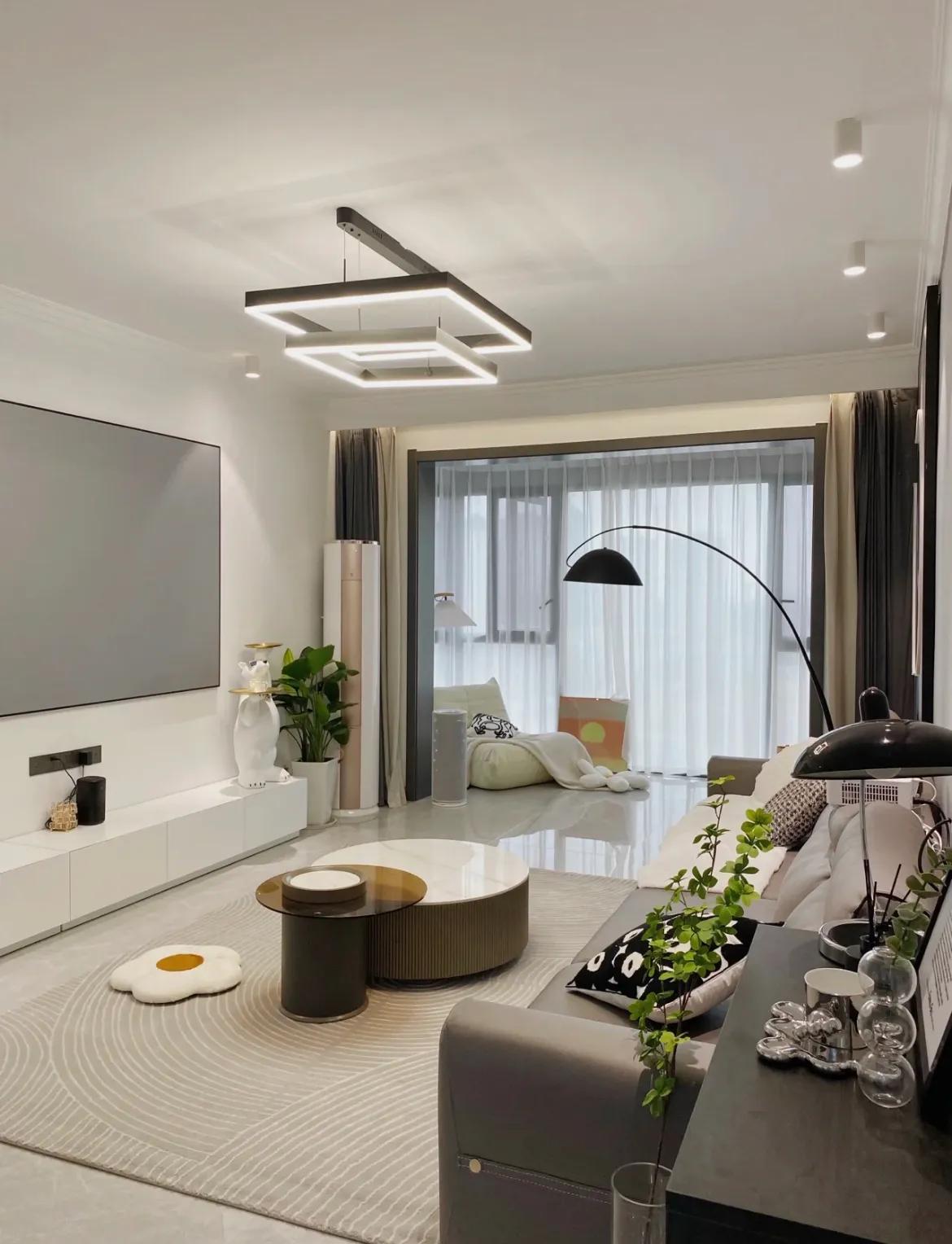 入住一年，我家客厅坚持“6不装”，硬装越简单，房子越耐看