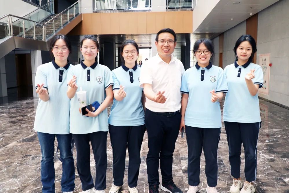 鎰熸仼鎴愰暱鏀鹃姊︽兂姣曚笟姹囨紨,鎰熸仼鎴愰暱姣曚笟鍏哥ぜ鑺傜洰