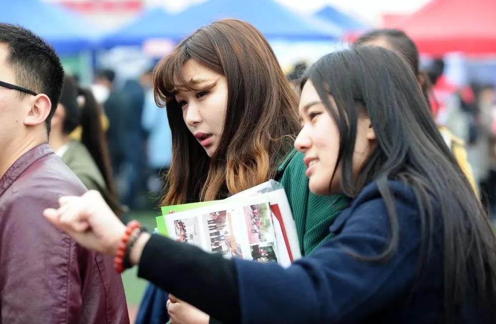 辞去了6000多的工作，就只能找到3000多的，大学生的出路在哪里？