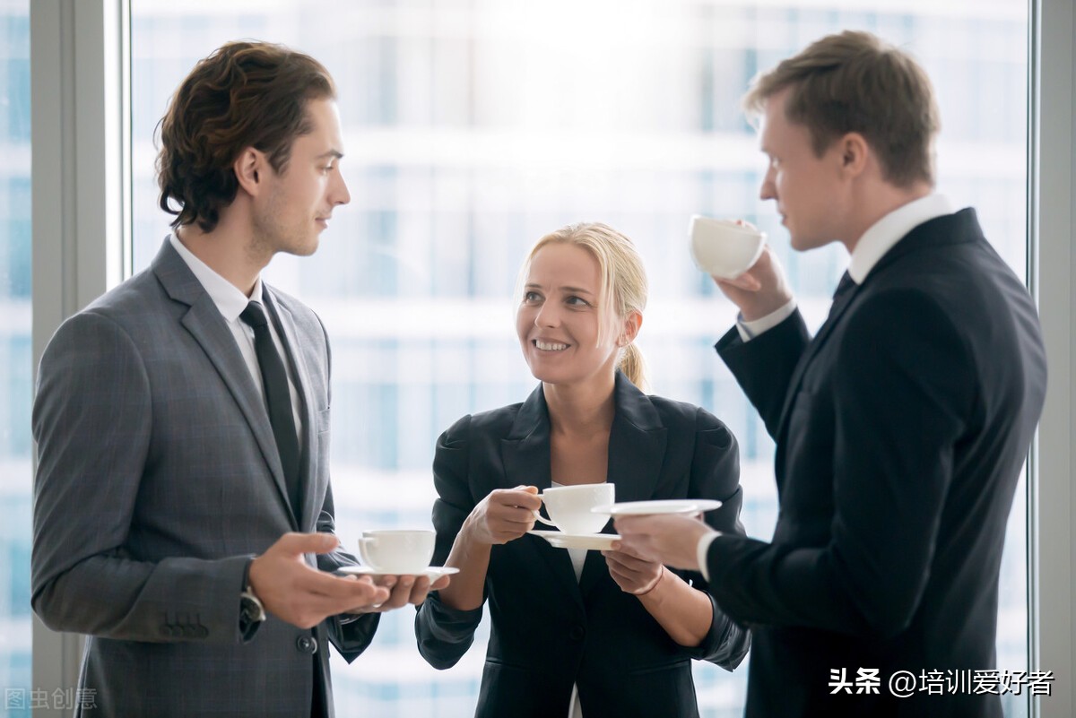 论当代社畜的聊天回复生存指南：领导说辛苦了，我怎么回答？