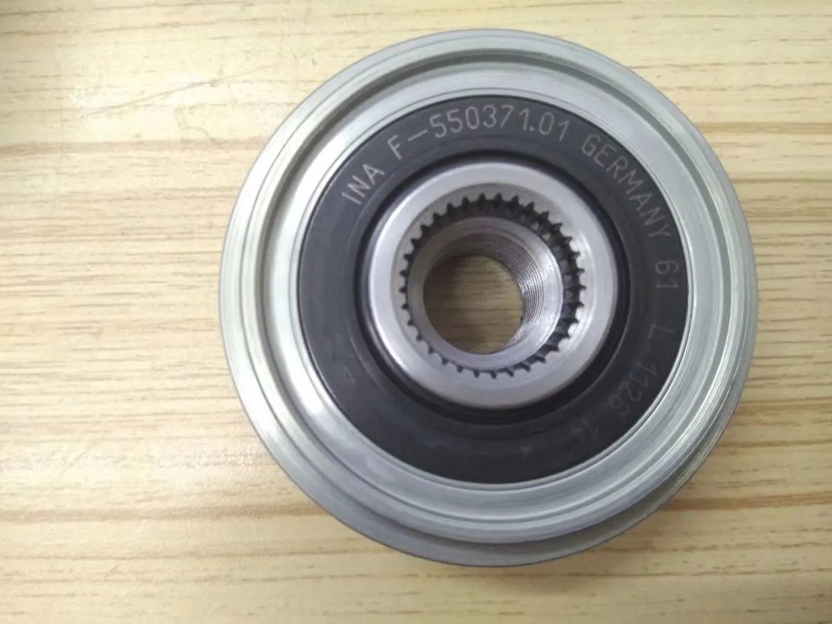 交流发电机的3d工作原理通俗易懂,三相交流同步发电机原理展示图纸