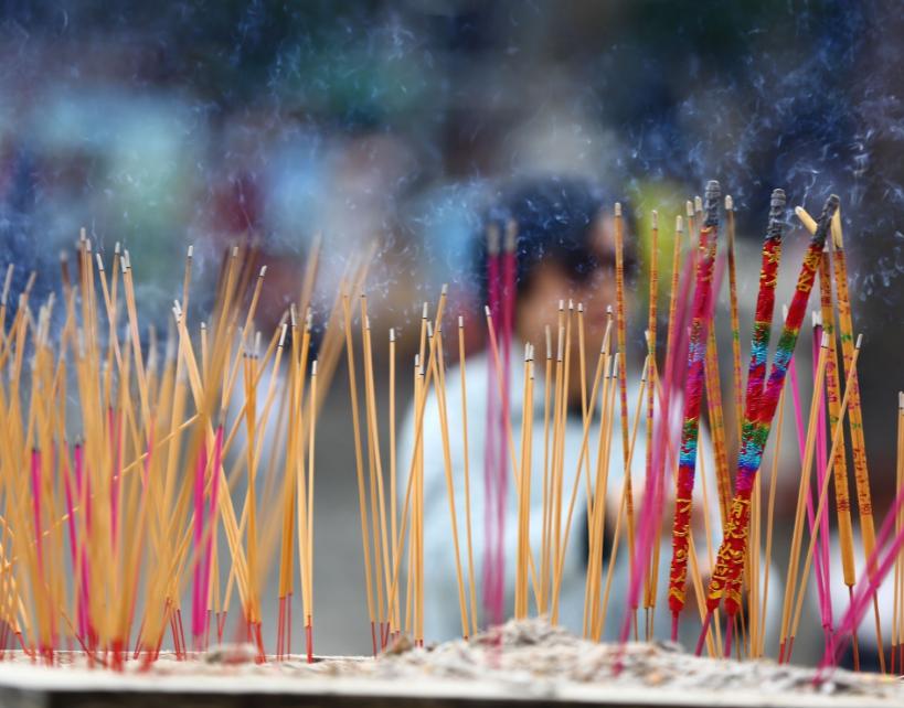 烧香为何一定是三根,烧香为何只烧3根每根寓意都不同