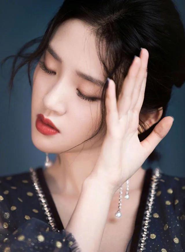 唐艺昕年轻时颜值,唐艺昕惊艳写真大图