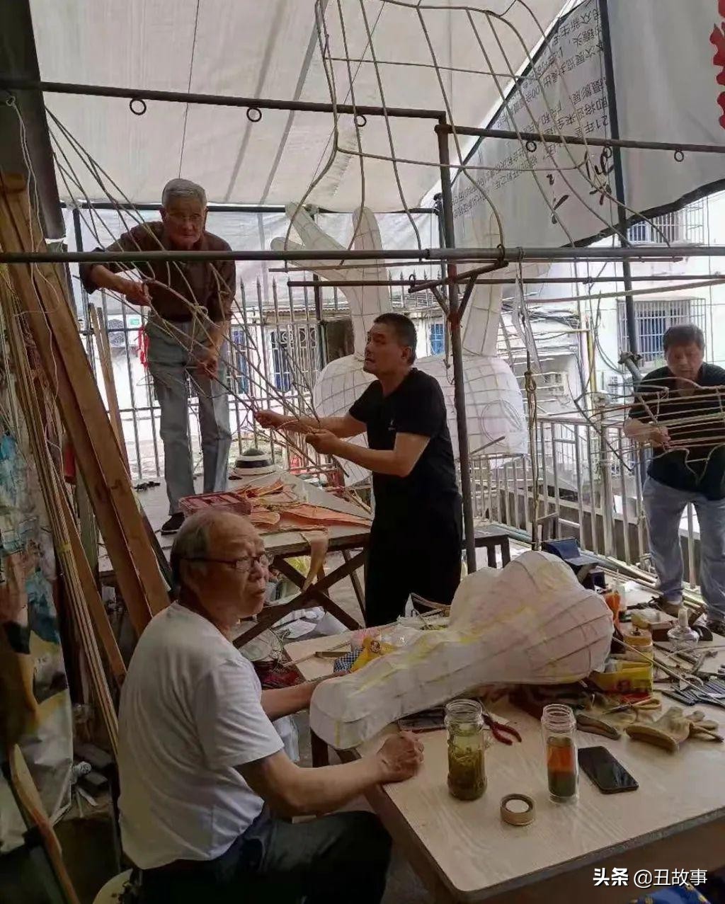 巨龙腾飞风筝的放飞现场,260米长风筝